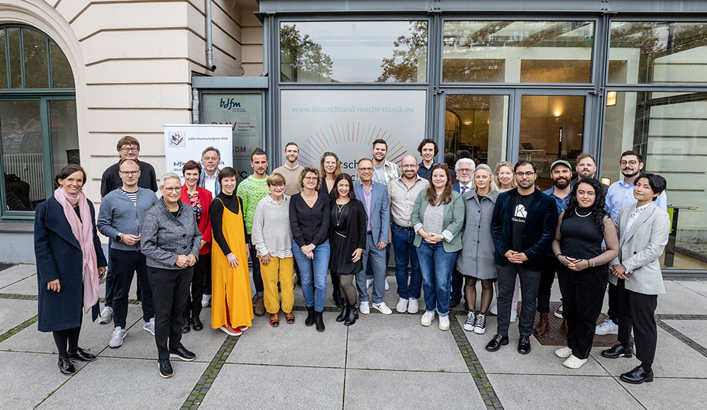 Vertreter:innen der nominierten Musikschulen